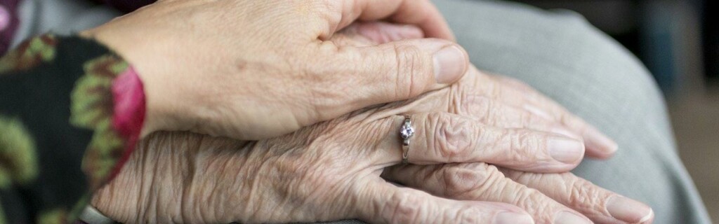 Stellenausschreibung für eine/-n exam. Altenpfleger/-in oder Gesundheits- und Krankenpfleger/-in (m/w/d)